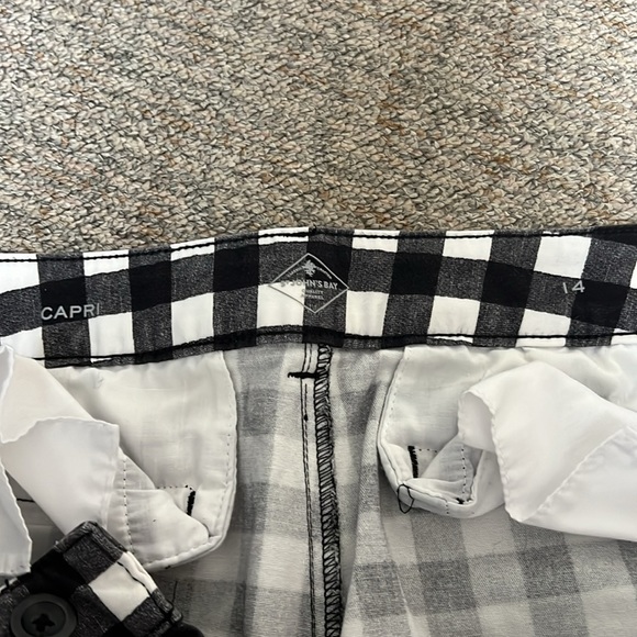 St. John’s Bay Capri Pants size 14 Black and White - Picture 2 of 2